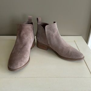 Dolce Vita Woman’s  light tan suede ankle booties. Size 8